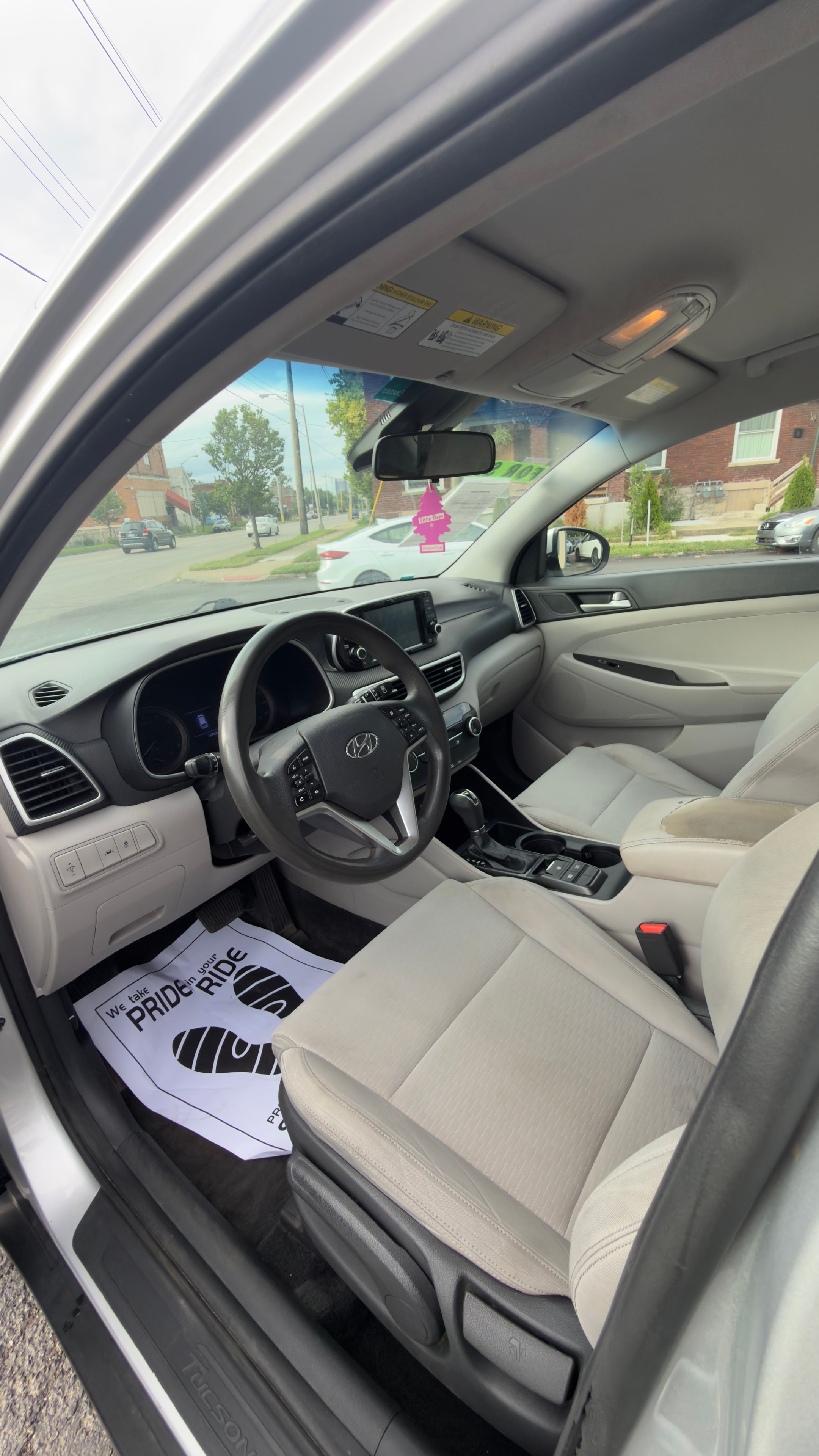 Cabina delantera de la Hyundai Tucson SE